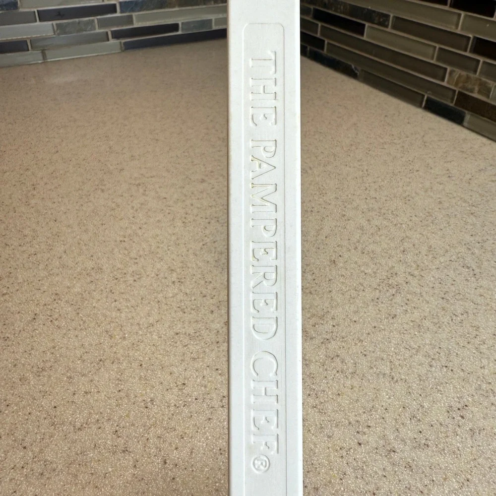 Vintage The Pampered Chef Classic Scraper White Silicone Spatula 11